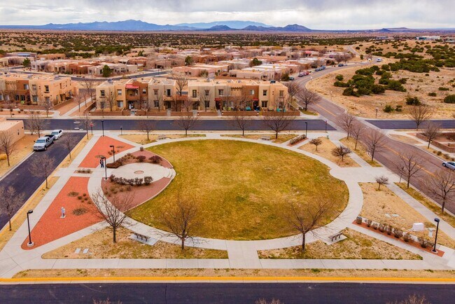 Building Photo - 7 E Saddleback Mesa