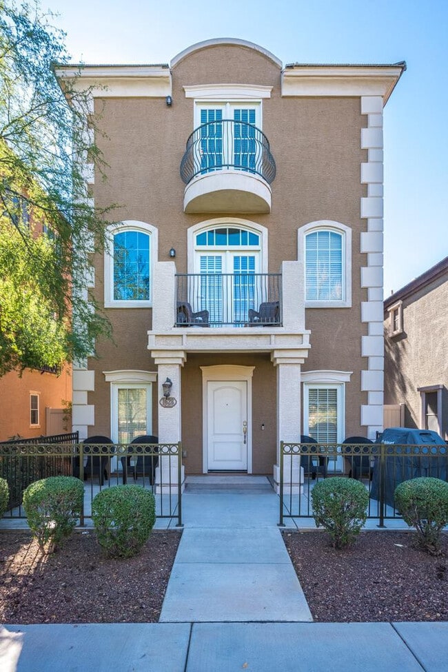 Building Photo - 1628 E Canyon Creek Dr