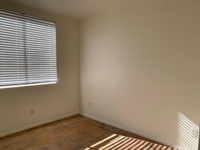 Building Photo - 3 bedroom, 2 bath with 2 car garage