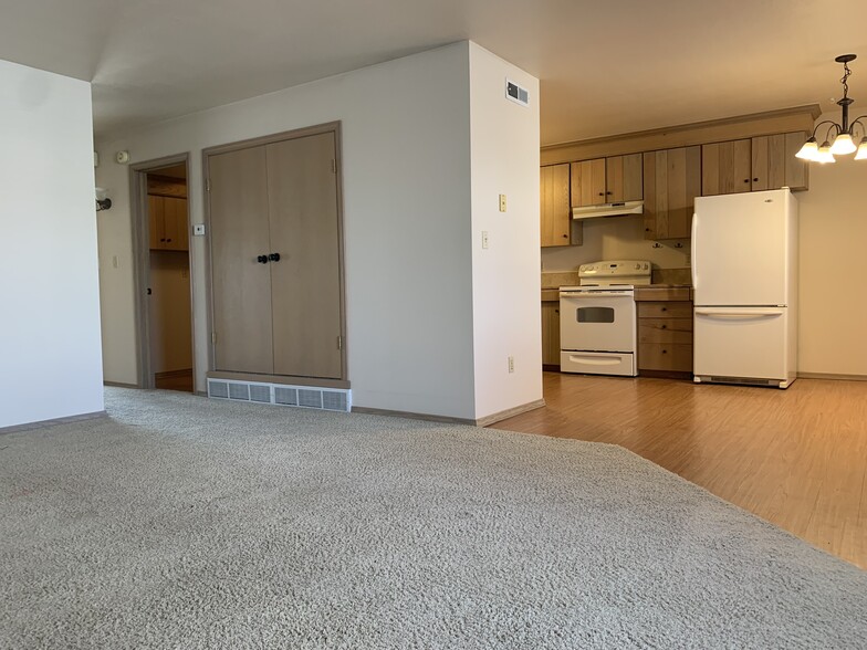 Building Photo - 1604 Sand Ct