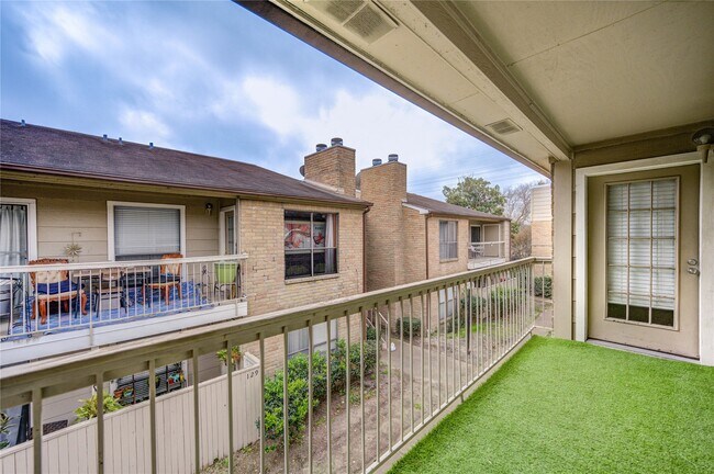 Building Photo - 2120 Wilcrest Dr