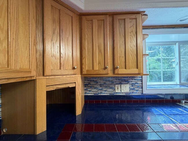 Building Photo - Rare 3-Acre 3BR Home in South Salem – Shops, Workspace & Greenhouses
