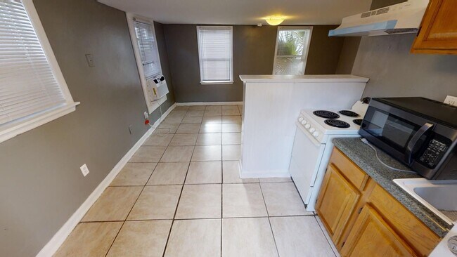 Building Photo - 1414 Ingleside Ave