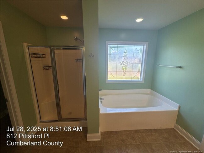 Building Photo - 812 Pittsford Pl