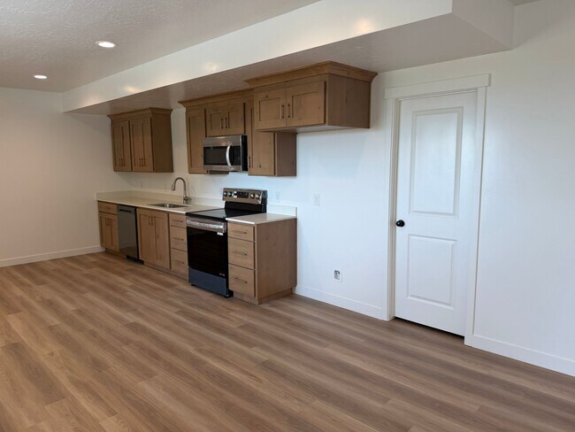 Building Photo - 2714 Eagle Dr