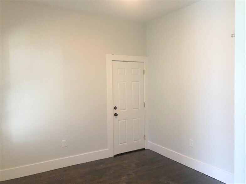 Building Photo - 75 Kinnaird St