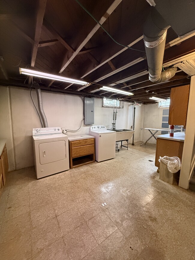 Building Photo - 3746 Jarvis Ave