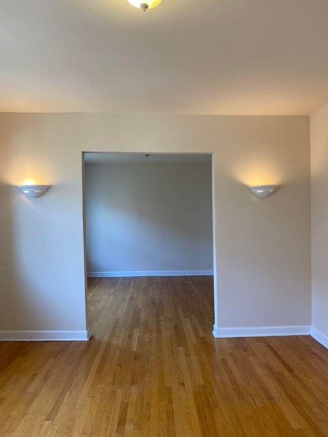 Building Photo - 1733 W 91st St