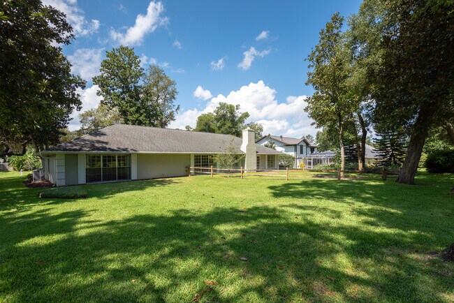Building Photo - 119 Rio Pinar Dr