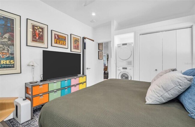 Building Photo - 747 2nd St N