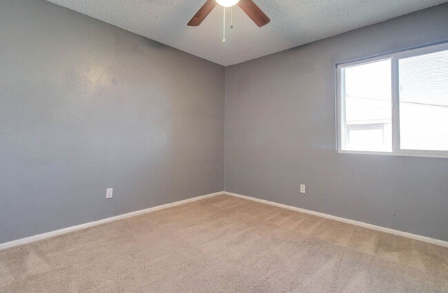 Building Photo - 2202 W Glenrosa Ave