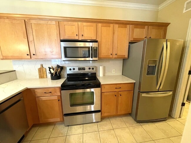 Building Photo - Fully-Furnished 3 Bedroom Condo in Smithton Crossing - Perfect for Traveling Professionals!