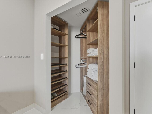 Building Photo - 3000 Island Blvd