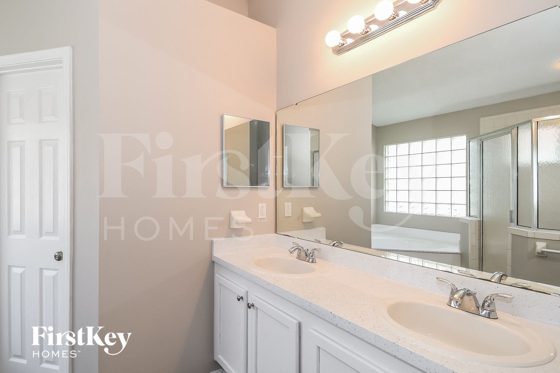 Building Photo - 10785 Las Colinas Way