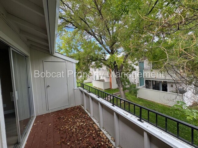 Building Photo - 400 S Saliman Rd