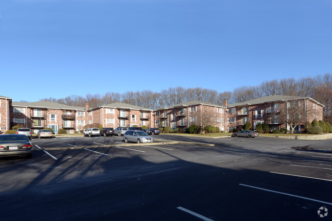 Parking - Stonebridge Apartments