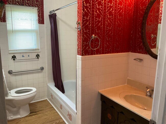 Building Photo - 205 N Ware Chappel Rd