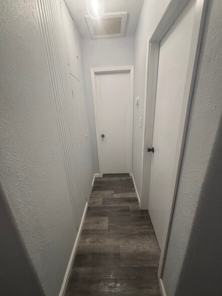 Building Photo - 620 S Rowley St