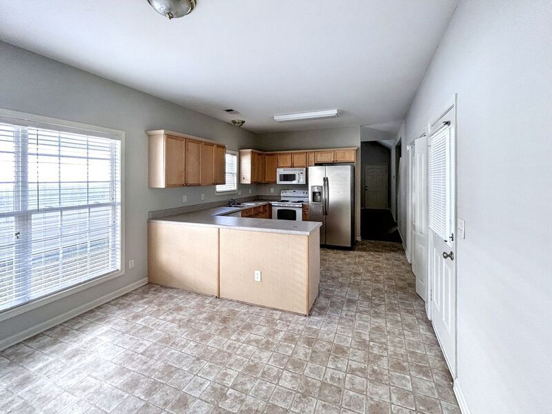 Building Photo - 145 Village Dr