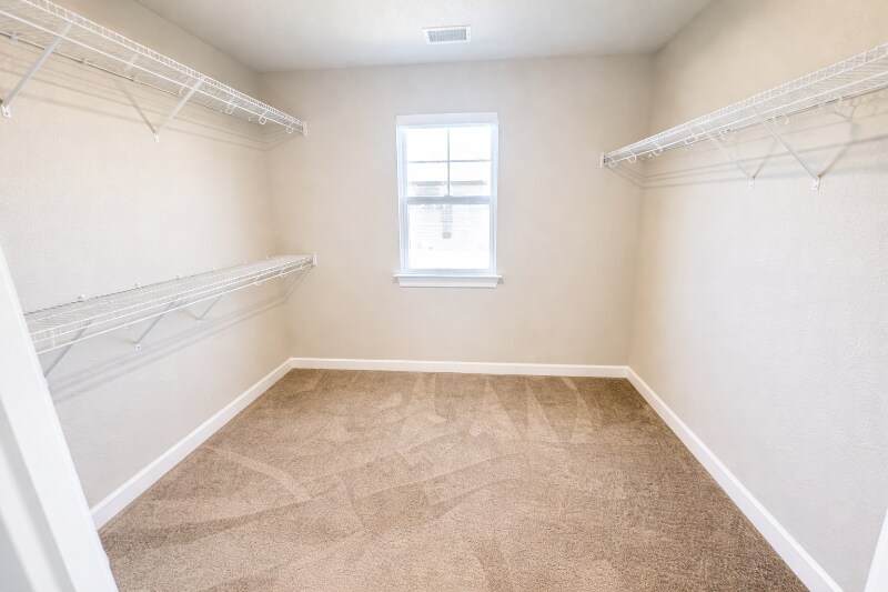 Building Photo - 1300 Parkdale St