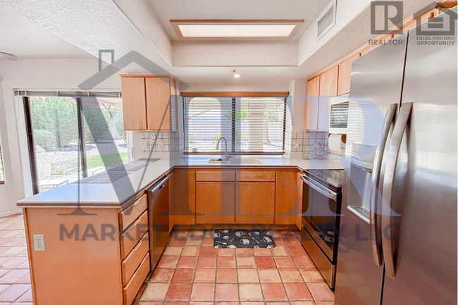Building Photo - 3Bed/2Bath Furnished Home w/Stunning Backy...