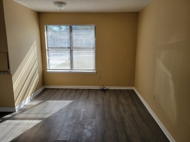 Building Photo - 3521 Spring Glen Ln