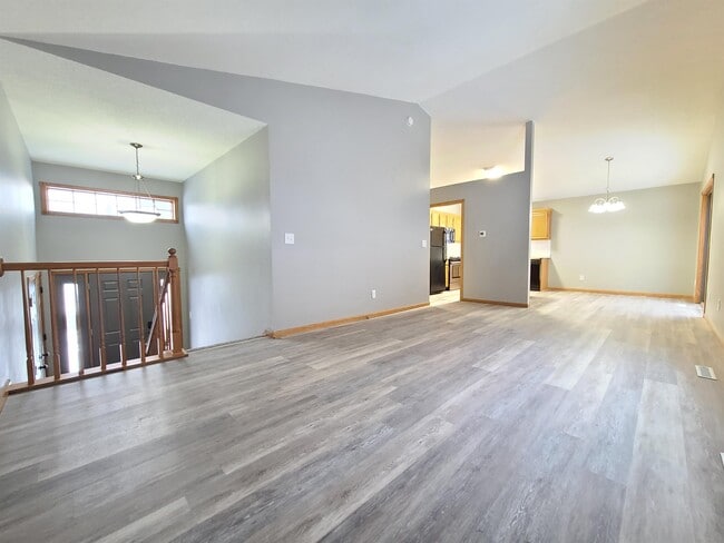 Building Photo - 2932 Northern Slopes Ln NE