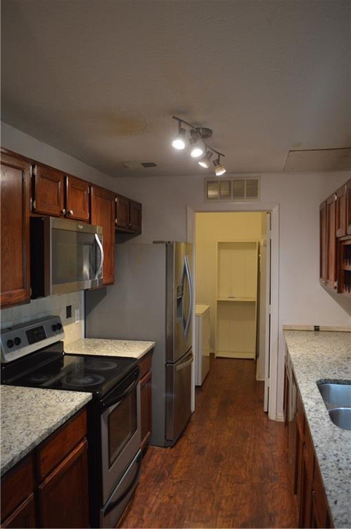 Building Photo - 527 Warm Springs Cir