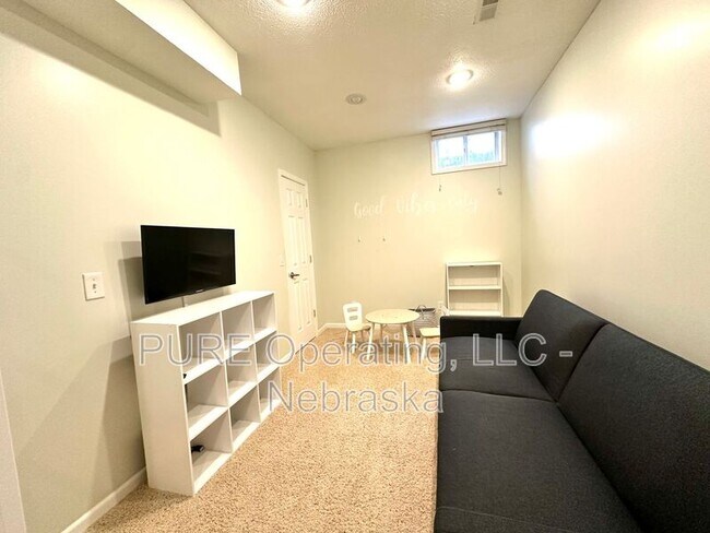 Building Photo - 4909 N 142nd St