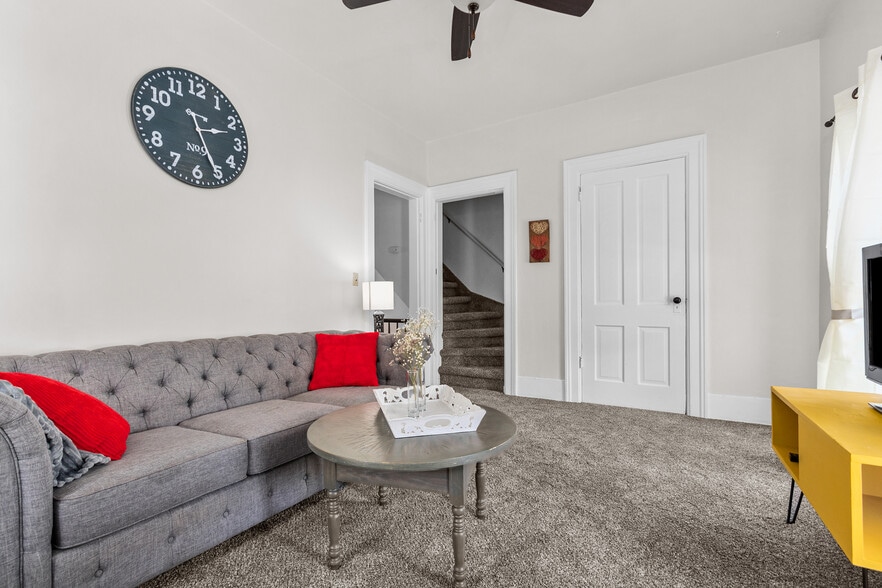 Building Photo - 601 S Walnut St