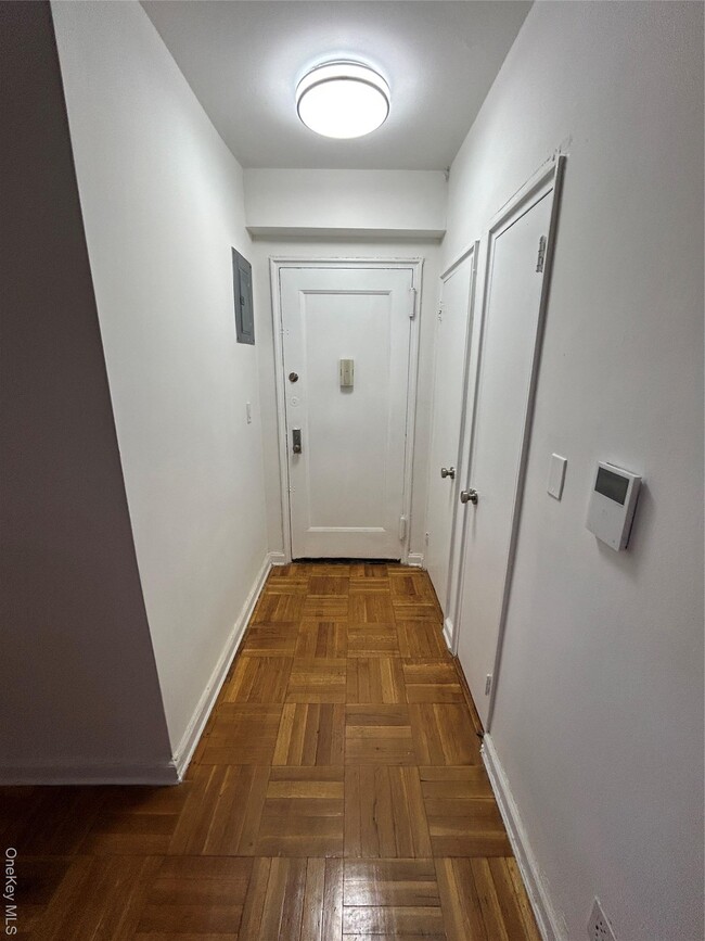 Building Photo - 210 Pelham Rd