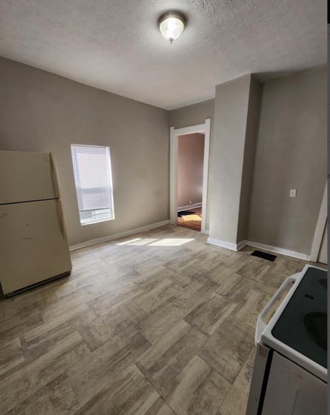 Building Photo - S8 Welcome - Westside Spacious Three Bedroom Two Story Duplex Near 25th and Capital