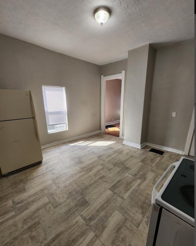 Building Photo - Westside Spacious Three Bedroom Two Story Duplex Near 25th and Capital