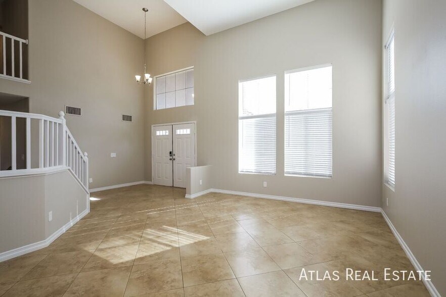 Building Photo - 1030 W Moorpoint Dr