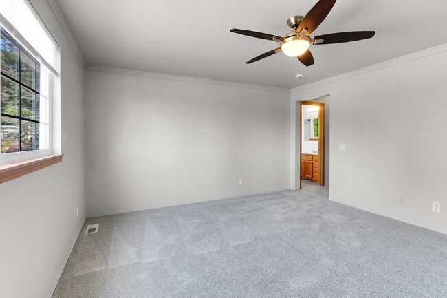 Building Photo - 915 Cleveland Ave