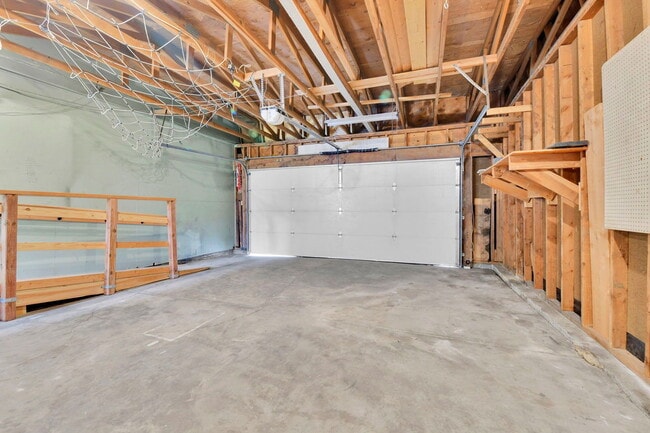 Building Photo - 6824 S Willow St