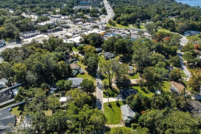 Building Photo - 1546 River Hills Cir W