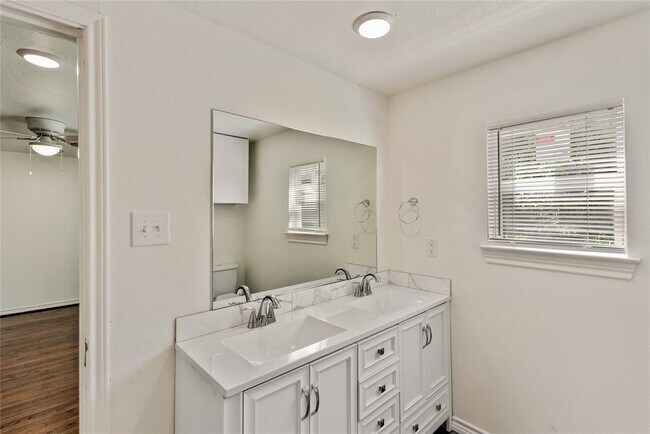 Building Photo - 933 Keith Pumphrey Dr