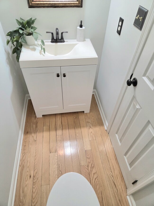 Building Photo - 5407 Leeway Ct