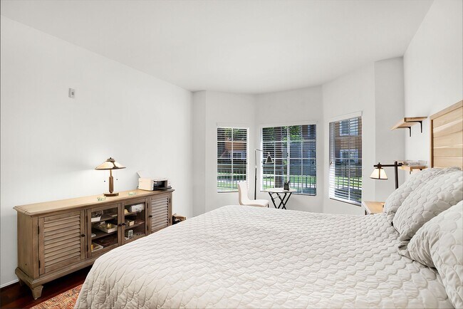 Building Photo - Stylish Furnished 2BR/2BA Condo with Resor...