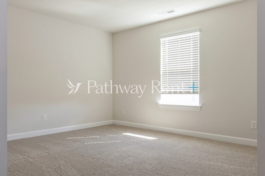 Building Photo - 3440 Quintana Dr