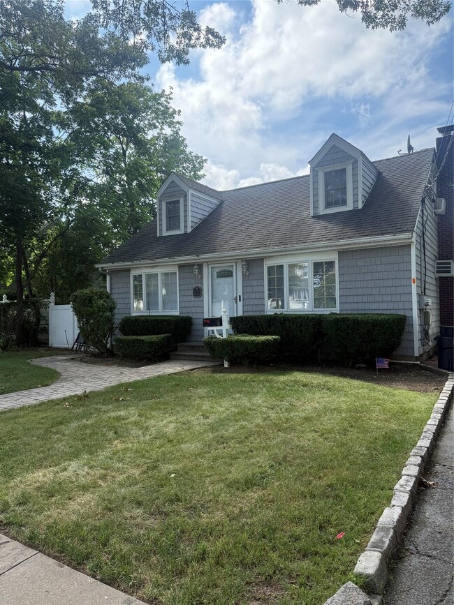 Primary Photo - 35 Midwood Ave