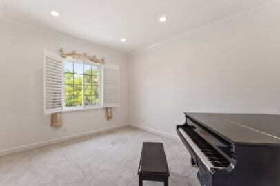 Building Photo - Luxurious, 5450 SqFt,  5 Ensuite Bedrooms ...