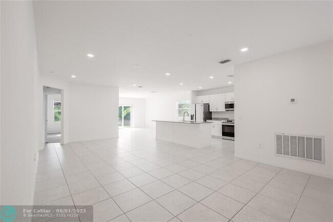 Building Photo - 3537 SW San Benito St