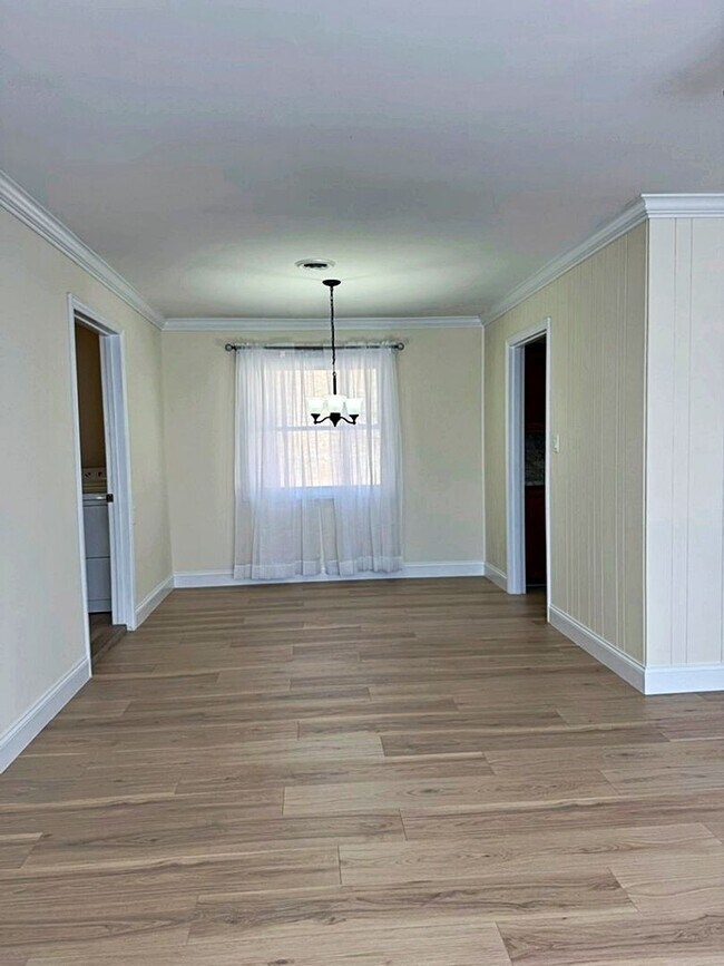 Building Photo - 315 E Millers Cove Rd