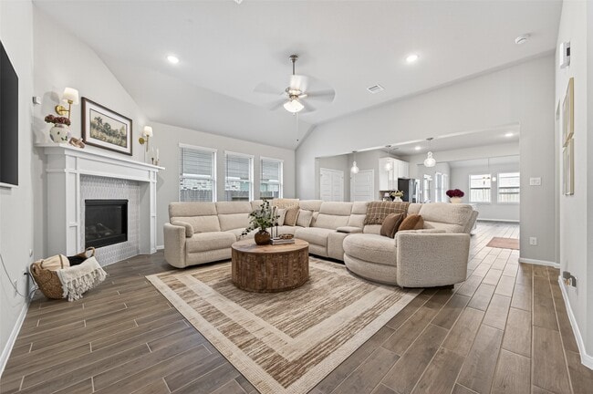 Building Photo - 32226 Cedar Crst Dr