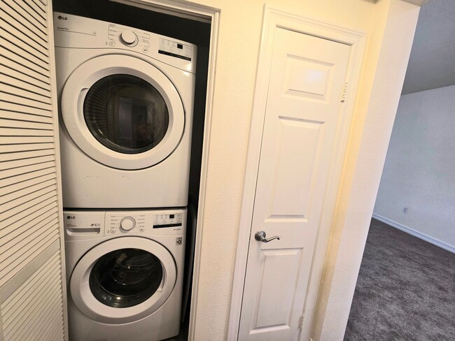 Building Photo - Beautiful 2 Bedroom 2 Bathroom Unit in Downtown San Diego!!