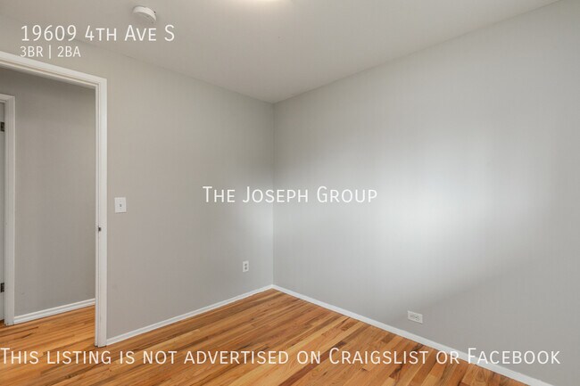 Building Photo - Beautifully updated 3 bed/1.75 bath in Des...
