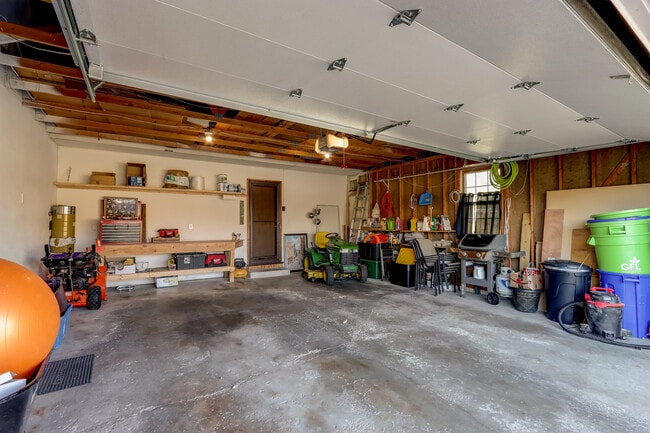 Building Photo - 16450 Dane Ct E