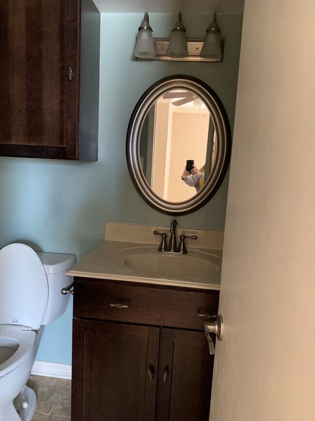 Building Photo - 716 W Mulberry St